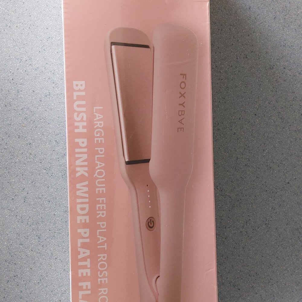 FoxyBae Flat Iron